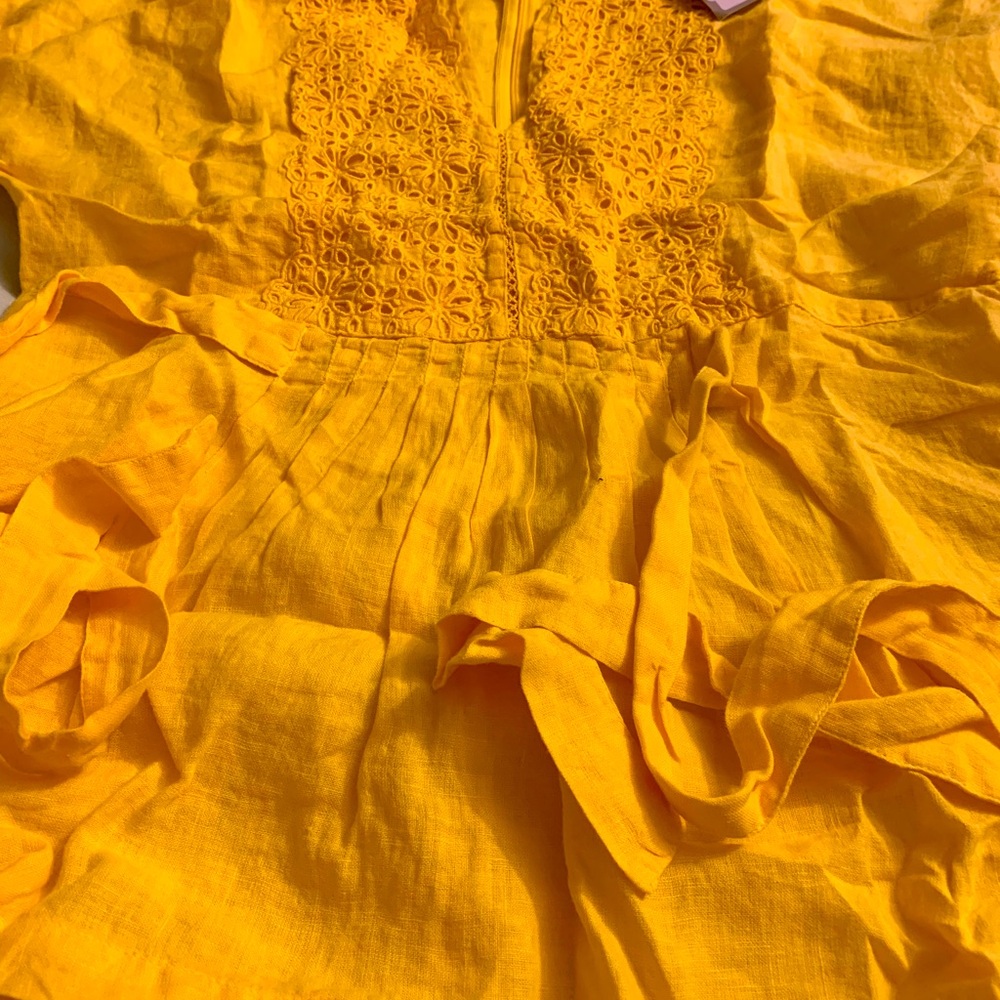 Absolutely gorgeous yellow Lino 120% blouse size Large . Brand new, excellent!